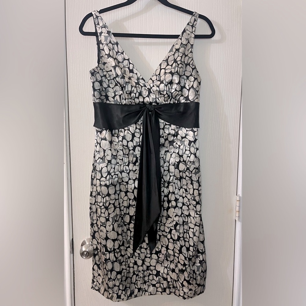 🛍️London Times Black and White Dress - Size 8